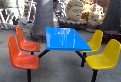 多種顏色的玻璃鋼桌椅(玻璃鋼桌椅,北海玻璃鋼桌椅,北海玻璃鋼桌椅廠家,北海玻璃鋼桌椅價格)--廣西北海躍達玻璃鋼制品